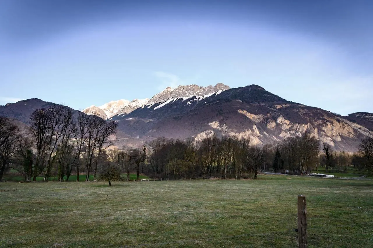The Green Fee Close To The Golf Course And 5 Minutes From The Lake Giez Holiday home